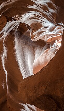 Formação em coração no Antelope Canyon superior, perto de Page, Arizona. (definição 2 842 × 4 862)