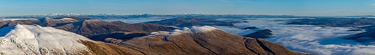 Вид на север с горы Бен-Лоуерс в Северо-Шотландском нагорье