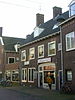 Winkel-woonhuis met bovenwoning