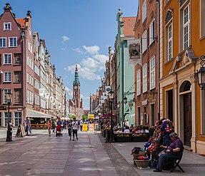 Rua Długa com vista para a torre dos paços do concelho ao fundo, Gdańsk, Polónia. (definição 4 100 × 3 600)