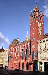Hôtel de ville de Bâle, chef-lieu du demi-canton suisse de Bâle-Ville (Suisse). (définition réelle 1 500 × 2 300)