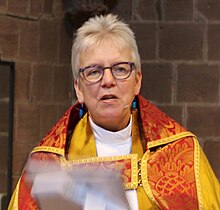 Bishops and canons (52416187603) (Julie Conalty cropped).jpg