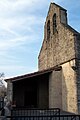 Le clocher-mur et le porche de l'église (mars 2012)