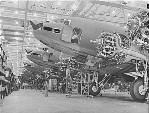 Archivo:Douglas Aircraft plant, Long Beach, CA.tiff