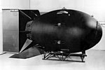 Uma das primeiras bombas atômicas.