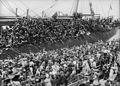 Partida do SS Medic do porto de Melbourne, com tropas australianas.
