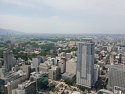 2018년 7월 JR 타워에서 바라본 삿포로 시내 (우측 : 홋카이도 대학교)