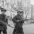 Rivoluzzjonarji Ungeriżi anti-komunisti fost bini bil-ħsara f'Budapest, Novembru 1956.