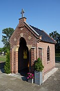 Kapel op de begraafplaats achter de kerk