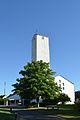 Der dritte Turm gehört zur Friedenskirche (1967) im Osten der Stadt