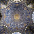 16. Az iszfaháni Péntek-mecset (Dzsáme-mecset) fő kupolája alulról (javítás)/(csere)
