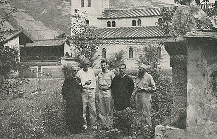 L'église entre les années 1937 et 1945. De gauche à droite : Francis Goré, Robert Chappelet, Christian Simonnet, Angelin Lovey et Louis Duc.