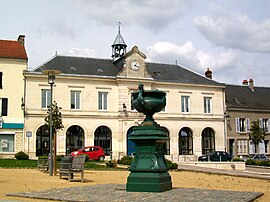 The town hall in Nanteuil-le-Haudouin