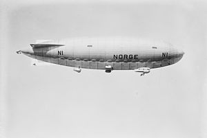 Norge airship in flight 1926.jpg