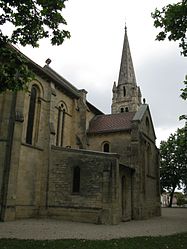 Parempuyre - l'église, vue arrière.jpg