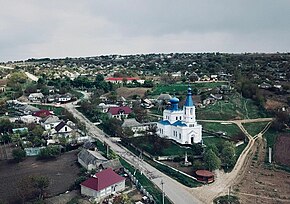 Vedere panoramică. În prim-plan - Biserica „Sfântul Mare Mucenic Dumitru”