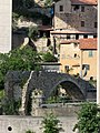 I ruderi del ponte medievale che attraversava l'Impero fra Castelvecchio e Barcheto