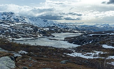 Den största av sjöarna i Sølvskarvatnan - vy mot sydväst.