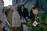 Svensk sjukvårdare i Afghanistan 2006.