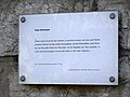 Tablica z cytatem z utworu „Beschreibung eines Dorfes” na budynku dawnej gospody Zum Schwanen