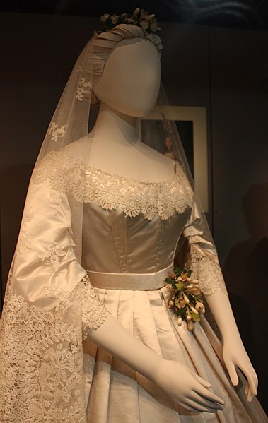 File:WLA vanda Wedding Dress worn Eliza Penelope Clay Joseph Bright 1865.jpg