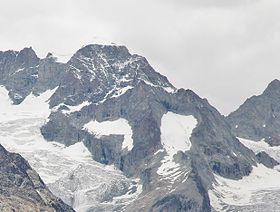 Vue de la face est de la Wellenkuppe depuis le Gornergrat.