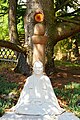 Skulptur von Meister Taisen Deshimaru im Zengarten