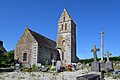 L'église Saint-Louis et la croix de cimetière.