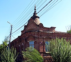 Здание армянской богадельни на углу улиц Дарвина и Лычманова