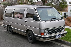1986 Toyota HiAce (LH51G) Super Custom van (2015-07-14) 01.jpg