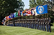 アメリカ陸軍第3歩兵連隊のカラーガード。各州州軍の旗を保持しているので旗手は50人