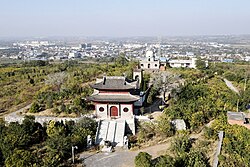 緱山及府店鎮全景