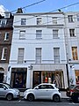 Современный вид дома № 29 по Брутон стрит в Лондоне в котором родился граф Александер фон Хохберг