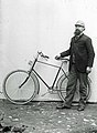 Anton Tretter mit Fahrrad