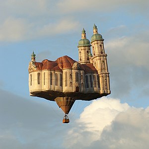 כדור פורח מעוצב בדמות הקתדרלה של מנזר סנט גלן שבשווייץ, אחד המנזרים הבנדיקטים החשובים באירופה.