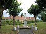 Monument aux morts en marbre blanc