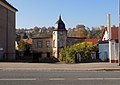 Ehemaliges Rittergut von (Meißen-)Cölln mit altem Herrenhaus im Hof (Nr. 24 b), Wirtschaftsgebäude und neuem Herrenhaus zur Straße (Nr. 24)