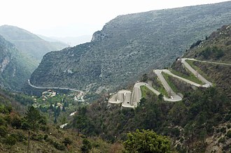 Kehren auf der Westseite des Col de Braus