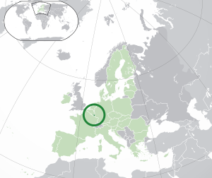 Расположение Люксембурга (тёмно-зелёный): * — в Европе (светло-зелёный и тёмно-серый) * — в Европейском союзе (светло-зелёный)