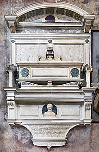 Le monument au philosophe Benedetto Brugnoli.