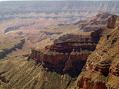 Blick vom Walhalla Plateau hinab zum Colorado River, am rechten Bildrand der Rama Shrine