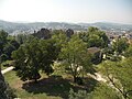 Vue vum Castelo no Süden, riets vir d'Capela, lénks hannendrun de Palais.