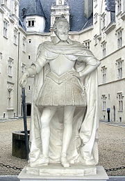 Statue d'Henri IV à l'entrée du château de Pau