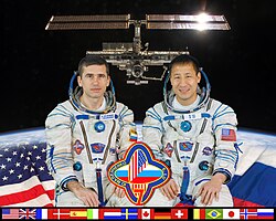 A Szojuz TMA-2 személyzete: Jurij Ivanovics Malencsenko és Edward Tsang Lu