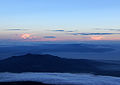 夕焼けに照らされる３つのかなとこ雲　富士山宝永山にて撮影 18,September,2011