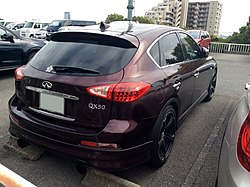 Vista trasera de la primera generación del Infiniti QX50