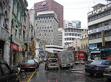 クアラルンプール旧市街のJalan Tun H S Lee（ハイ・ストリート）には新旧の建築物が立ち並んでいる。