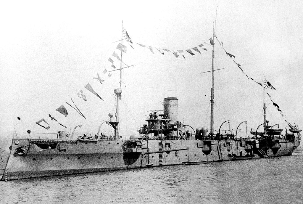 1024px-Japanese_cruiser_Chiyoda_2.jpg?us