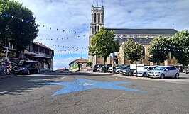 Centrum met Église Saint-Saturnin