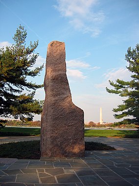 LBJ Memorial Grove Monolith.JPG